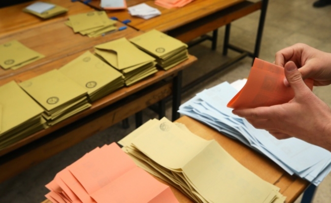 346 belediyeyi yöneten parti değişti