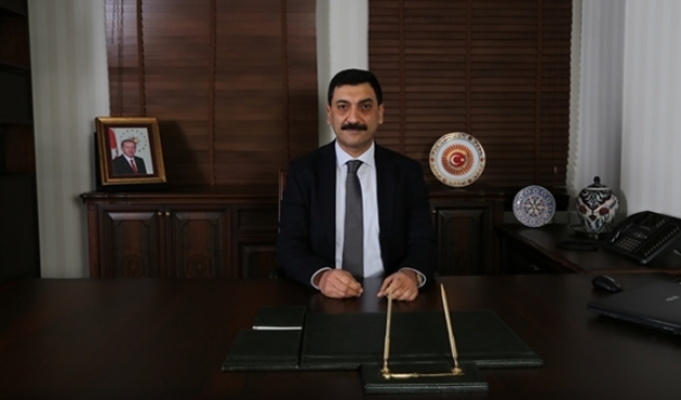 AA Denetim Kurulu Üyesi'nden Nevşin Mengü'ye ağır sözler: Konuşunca cehaletin çıkıyor, sesini kes de...