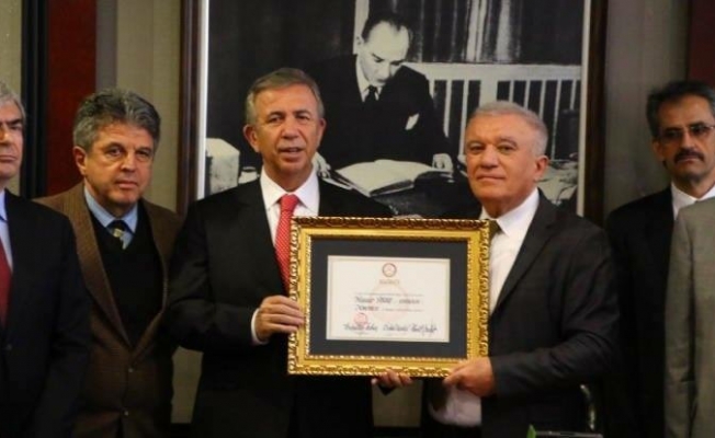 Mansur Yavaş mazbatasını aldı!
