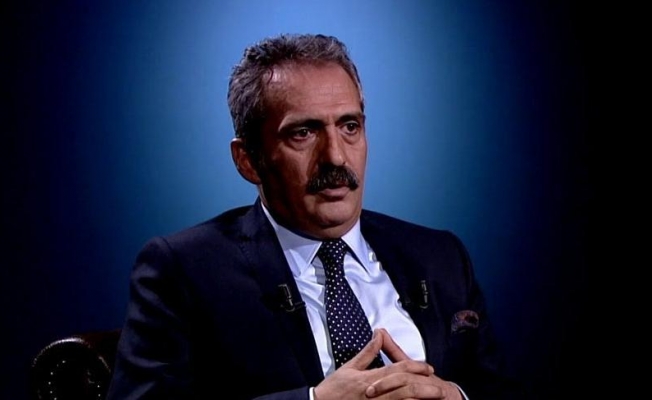 Saray türkücüsü Yavuz Bingöl havalimanında arkadaşını dövdü!
