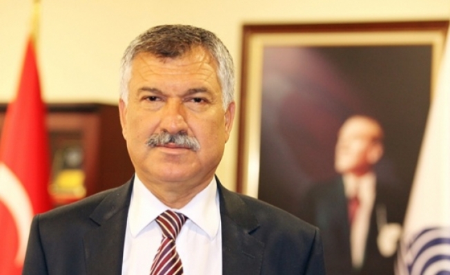 Adana Büyükşehir Belediye Başkanı Zeydan Karalar mazbatasını aldı