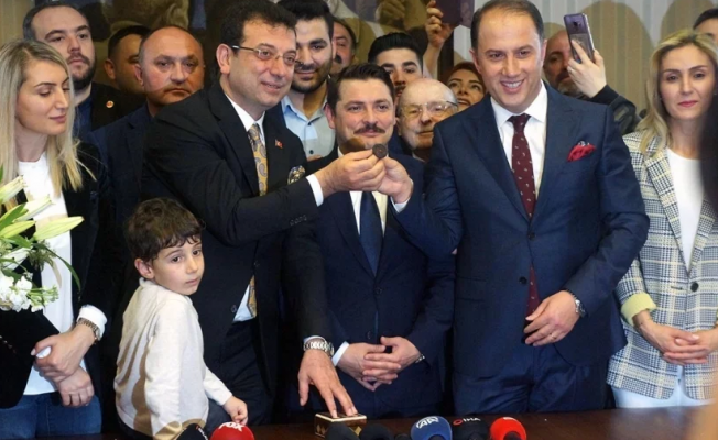 İmamoğlu, Beylikdüzü belediye başkanlığı görevini devretti