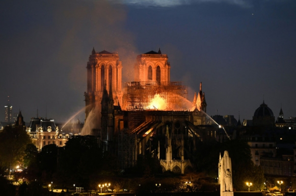 Notre Dame'daki birçok eserin tahrip olma riski var