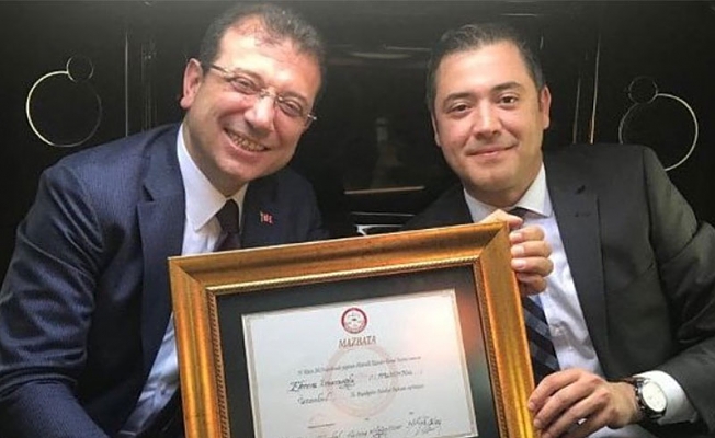 Ekrem İmamoğlu, mazbatasının altında dikkat çeken imza