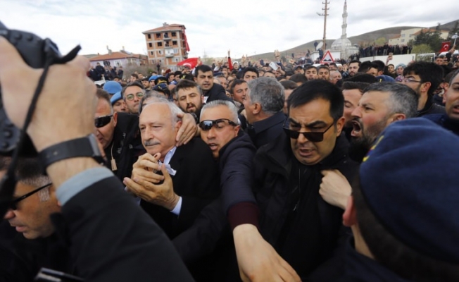 Kılıçdaroğlu'nun aracını bu hale getirmişler!