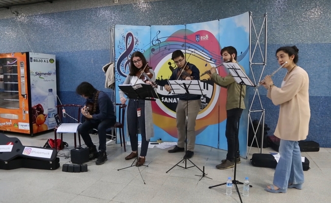 Metro istasyonlarında müzik sesi yükseliyor