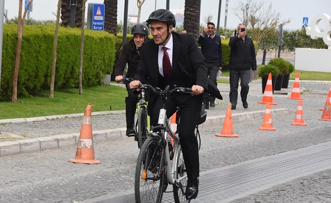 Soyer, 23 Nisan kutlamalarına bisikletle gitti