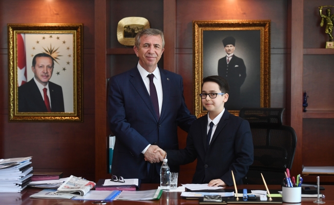 Ankara'da 23 Nisan: Mansur Yavaş koltuğunu devretti