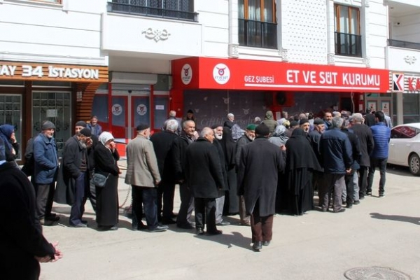 Kriz bunu da yaptırdı: Hayvancılığın merkezinde yurttaş 'ucuz et' kuyruğunda