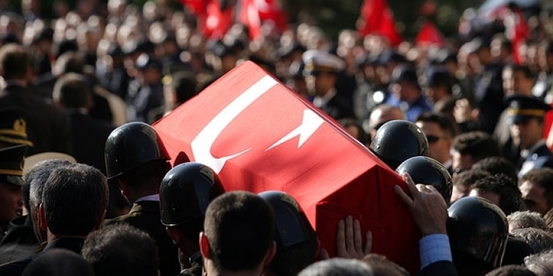 Urla'da askeri birlikte patlama: 1 şehit, 1 yaralı