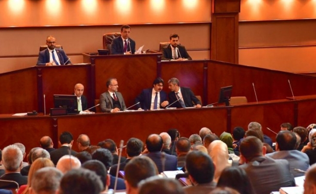 İBB Meclisi'nde AKP'den geri adım