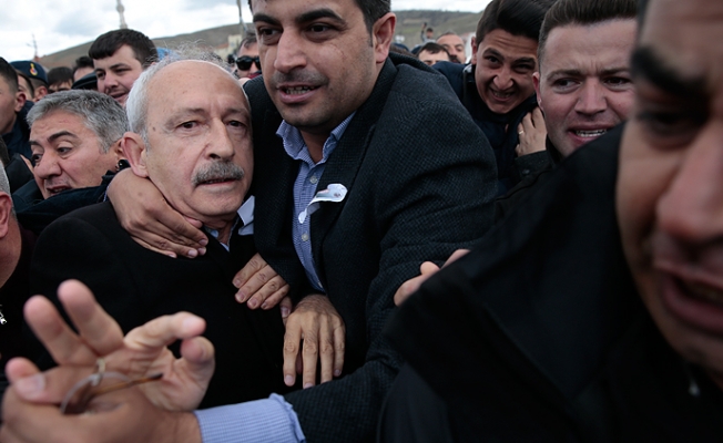 Taş atan kadın da sığınılan evdeymiş!