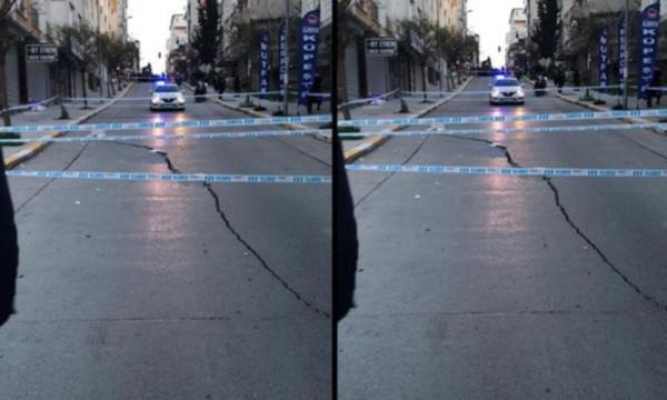 Esenyurt’ta yol çöktü! Binalar boşaltıldı