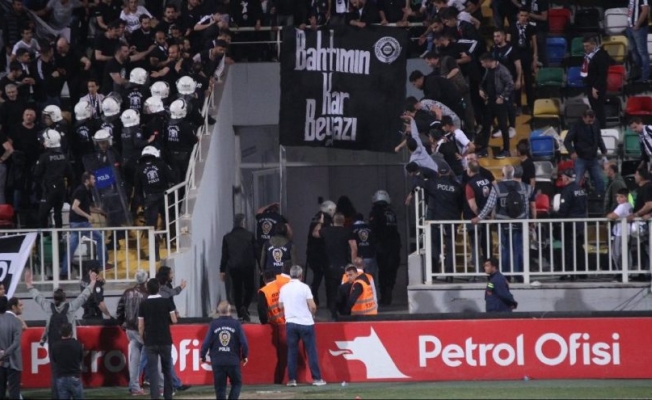 İzmir derbisinde ortalık karıştı!