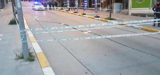 Esenyurt’ta bir yol daha çöktü!