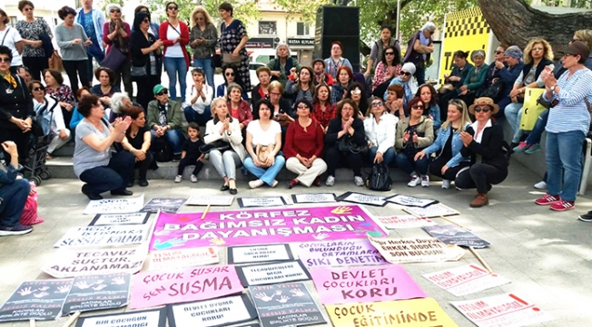 Çocuk istismarına karşı Burhaniyeli kadınlardan eylem