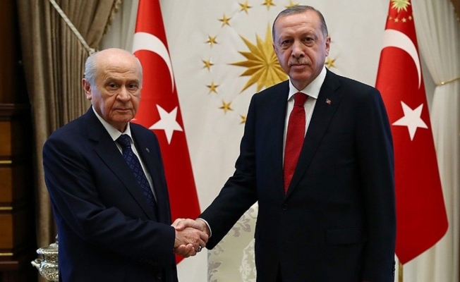 Bu anket başka anket: MHP, AKP'yi kemiriyor
