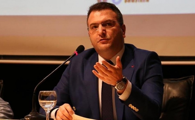 Yandaş yazar Cem Küçük yazdı: Ahmet Davutoğlu'nu eleştireceğiz ama...