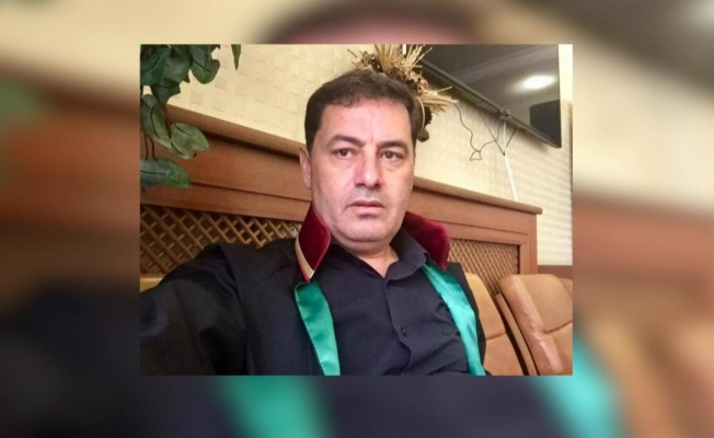 Eşinden boşandı avukatını öldürdü