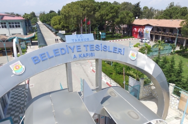 Tarsus Belediyesi tabelasına ‘T.C.’ eklendi