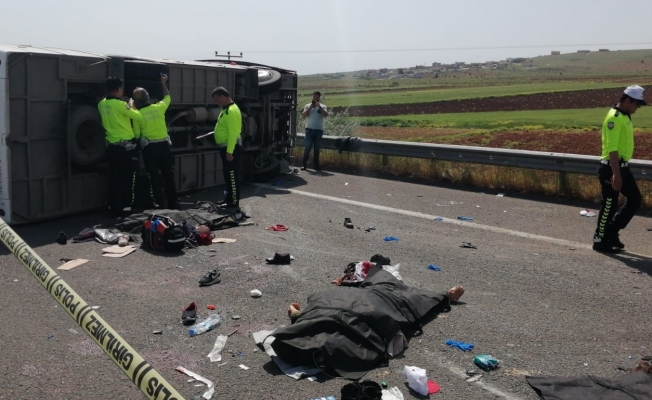 1 Mayıs kutlamasına giden emekçileri taşıyan minibüs devrildi: 5 ölü