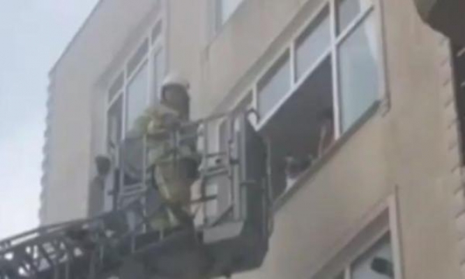İstanbul'da yangın: Çok sayıda kişi mahsur kaldı