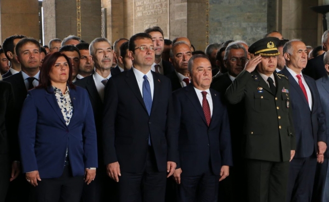 Ekrem İmamoğlu yeniden Anıtkabir’de