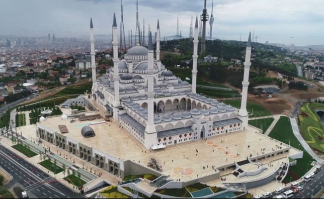 Çamlıca Camii açılışına öğrenci taşıdılar