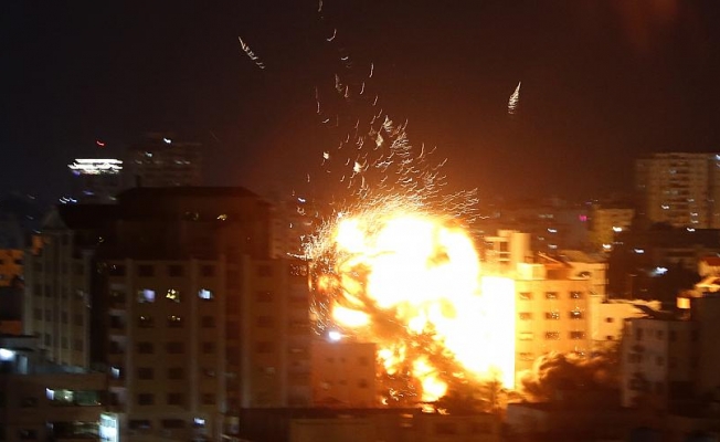 İsrail Gazze'de 120 noktayı bombaladı