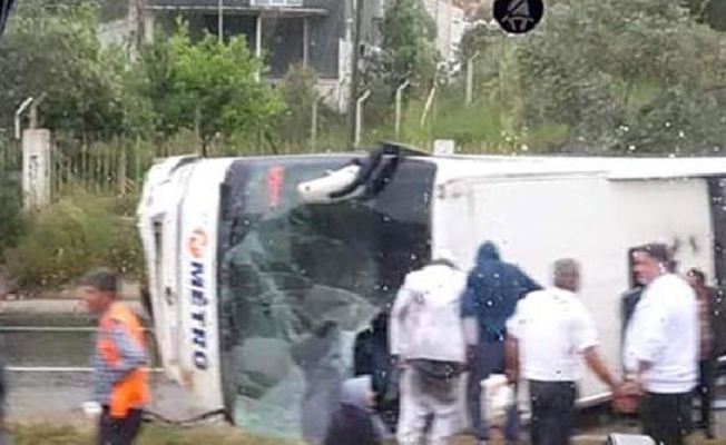 Yolcu otobüsü devrildi: 2 ölü, 13 yaralı