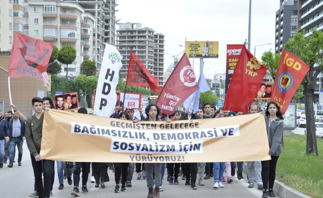 Denizleri anan liselilere 'polis denetiminde' saldırı