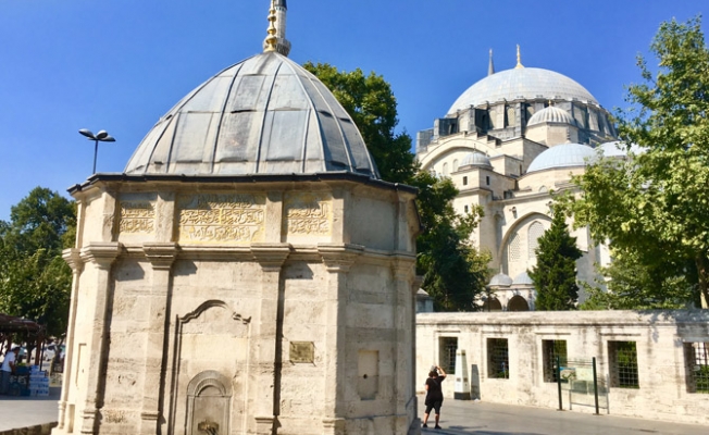 Tarihi çeşmeyi bu hale getirdiler!
