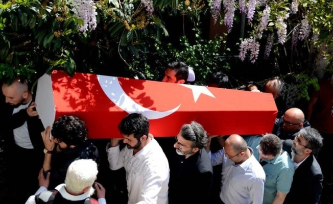 'Atatürk'le zerre muhabbeti olan cenâzeme gelmesin' diyen Mısıroğlu'na Türk bayraklı tören!