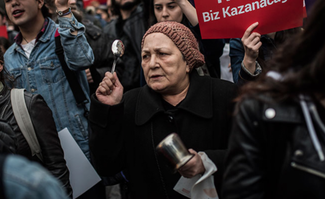 Yandaş gazete kudurdu