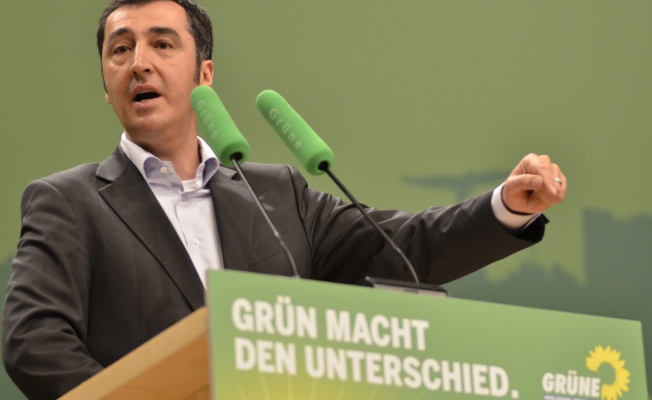 Cem Özdemir: Kürtler satılık değildir