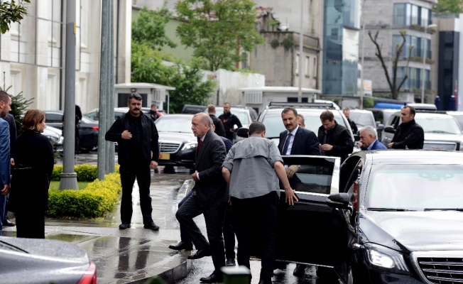 Erdoğan AKP İl binasına koruma ordusuyla geldi