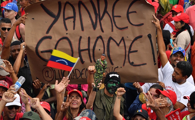 Emperyalistler kudurdu: Maduro'ya karşı çıkın!