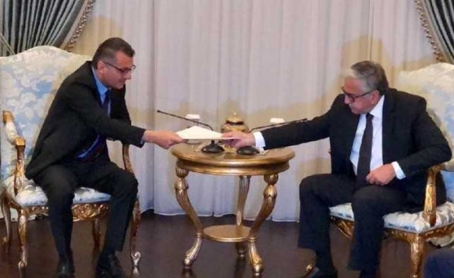Kıbrıs'ta hükümet istifasını sundu