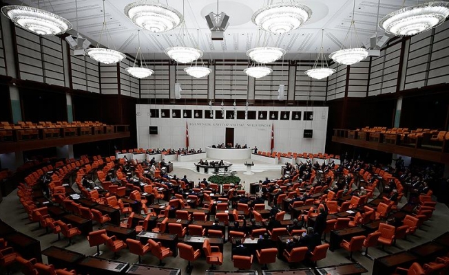 Sanatçıları fişleyen başkan Meclis gündeminde