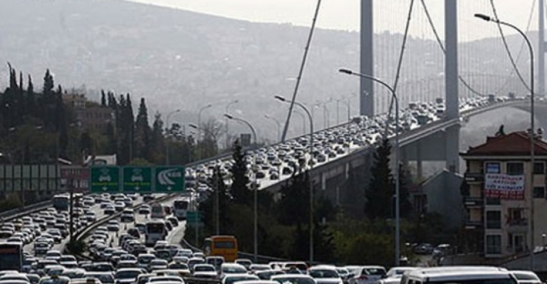 Boğaziçi Köprüsü tek şeride düşürüldü!