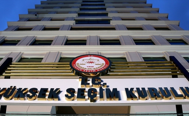 YSK'ya komşu barodan pankartlı mesaj