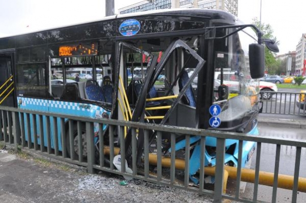 Ankara'da EGO otobüsü kaza yaptı: 9 yaralı