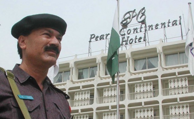 Pakistan’da otele saldırı