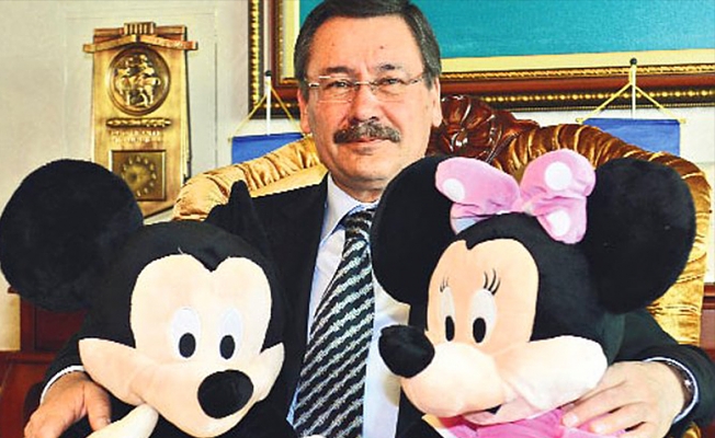 Sosyal medya fenomeni Melih Gökçek'ten bel altı tweet