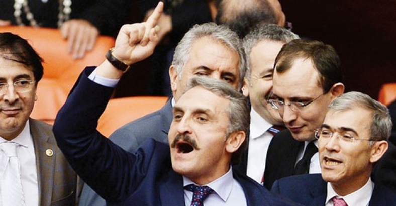 Yeliz yine Meclis'i kasıp kavurdu