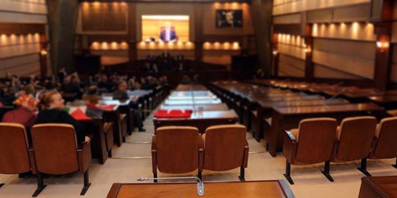 Merakla beklenen İBB Meclisi toplandı