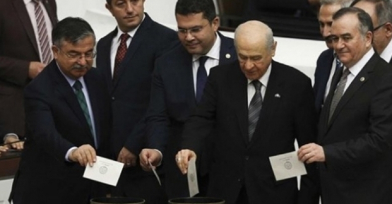 Sinan Oğan'dan evet diyen MHP'li vekillere sert sözler
