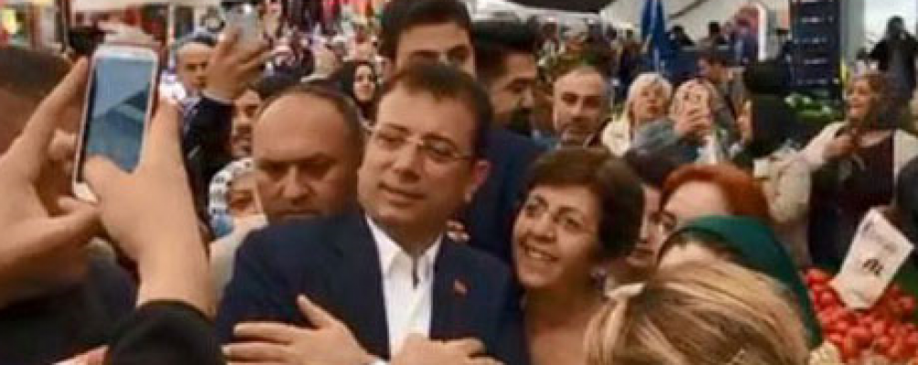 Ekrem İmamoğlu sahaya indi
