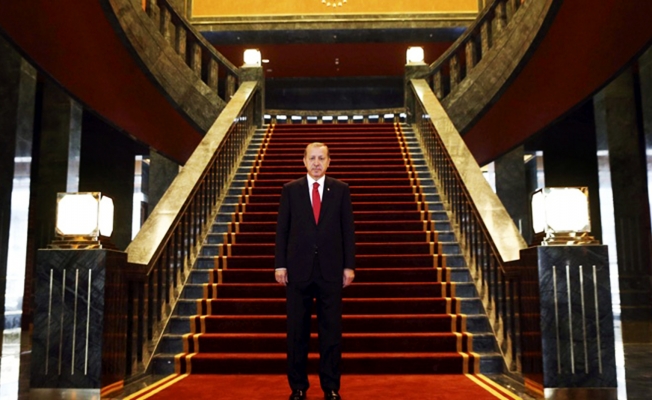 Halk yoksullukla cebelleşiyor: Saray'ın bahçesine milyonlar harcandı