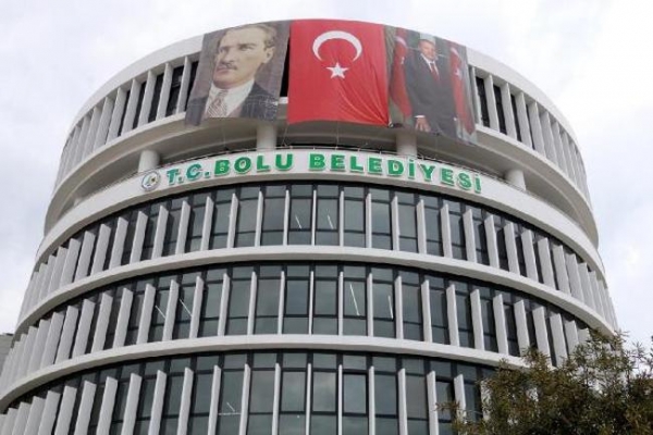 AKP'li Meclis üyesi iş yerinin faturalarını belediyeye ödetmiş!